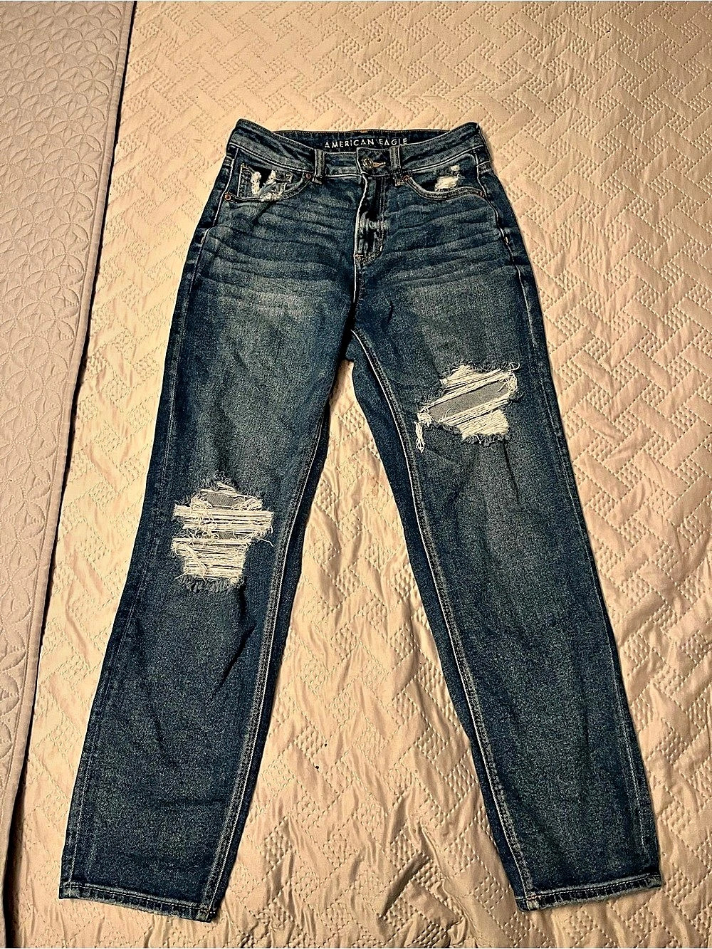 American Eagle Straight Leg Distressed Jeans in Blue Size 4